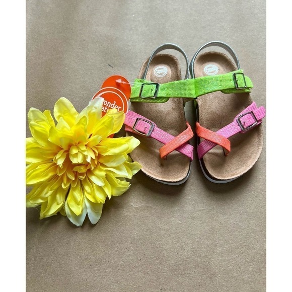 ⭐️NWT BRIGHT AND HAPPY SANDALS - Picture 4 of 6